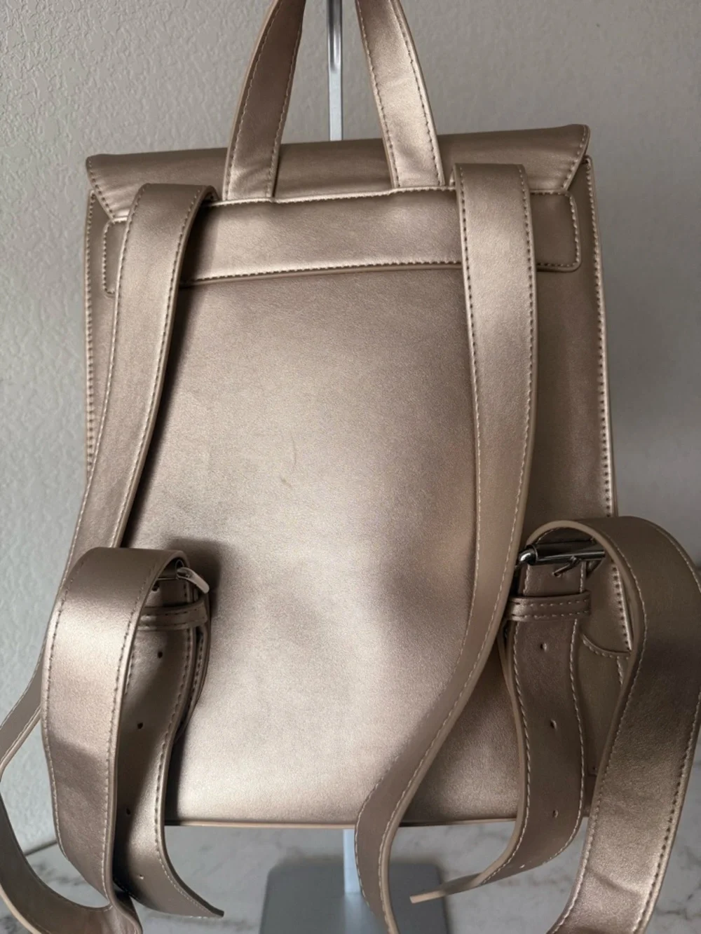 SASSY JONES Metallic Light Gold Backpack - Picture 9 of 11